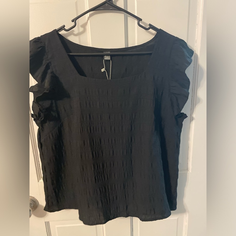 SHEIN NWT Black Ruffled Sleeve Top